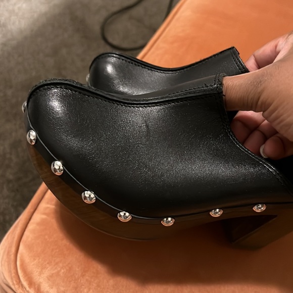 Clogs - Picture 8 of 9